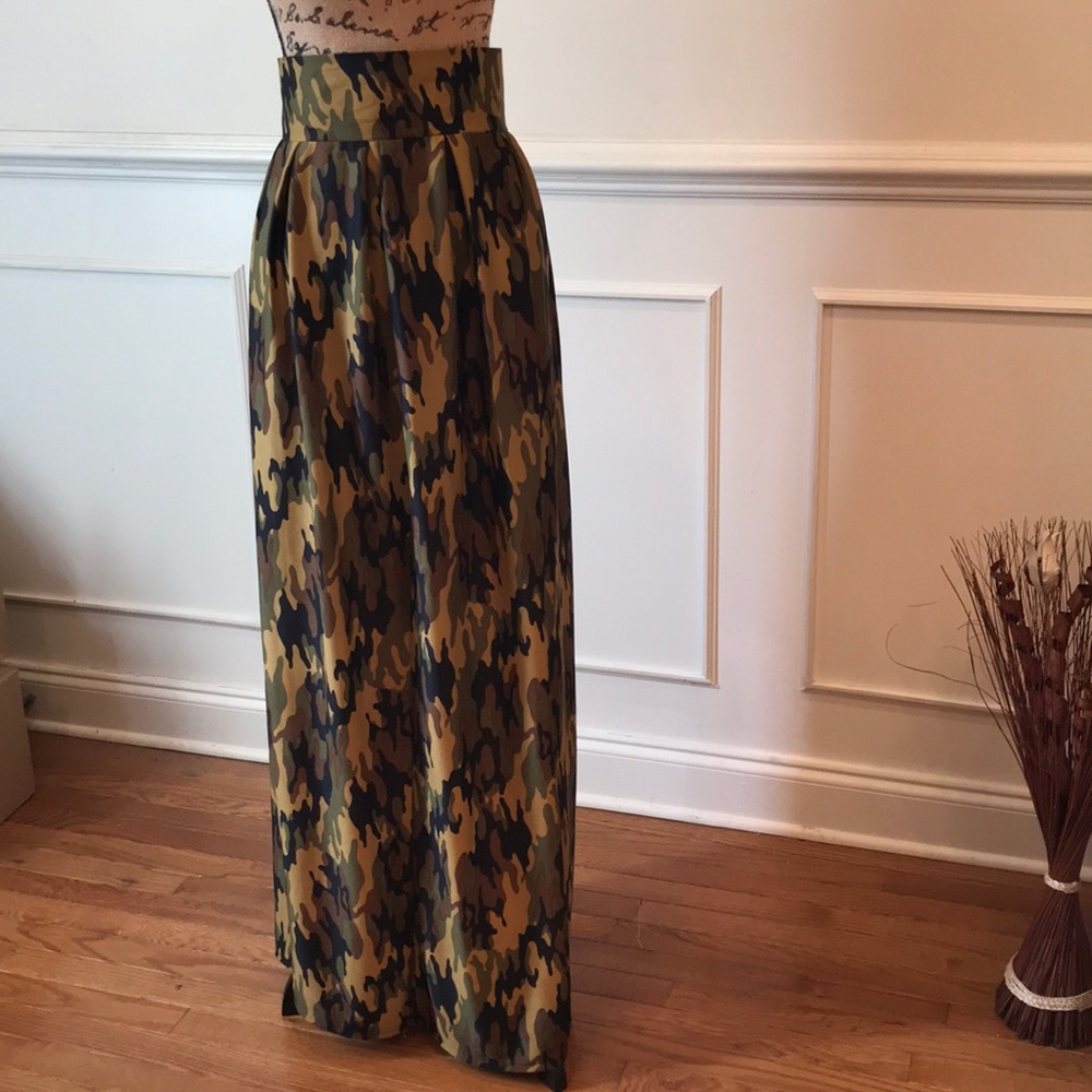 Camouflage print knit skirt